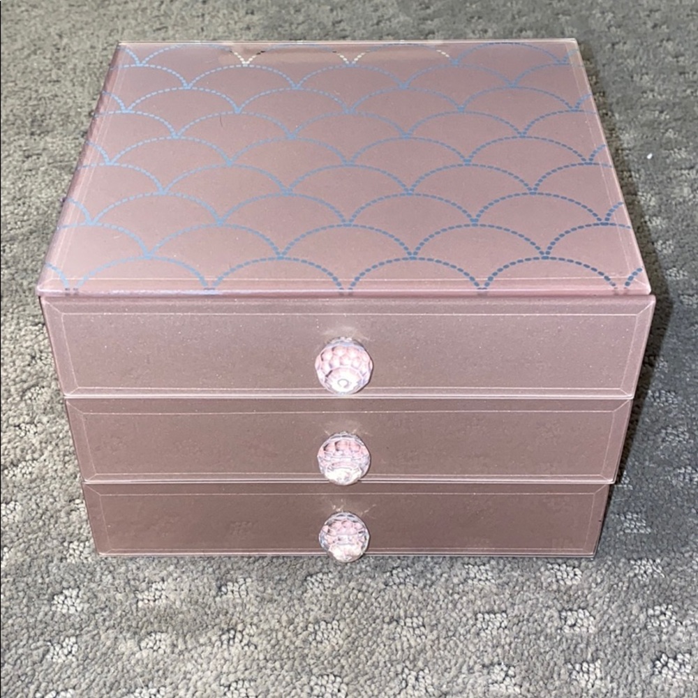 Jewelry box